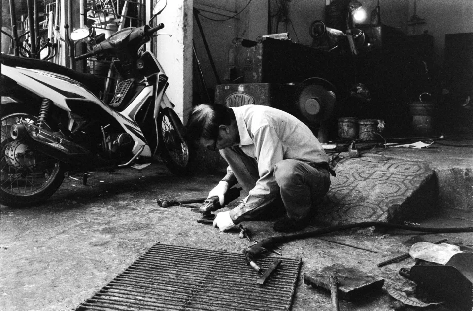 Khoang máy trước khi sửa