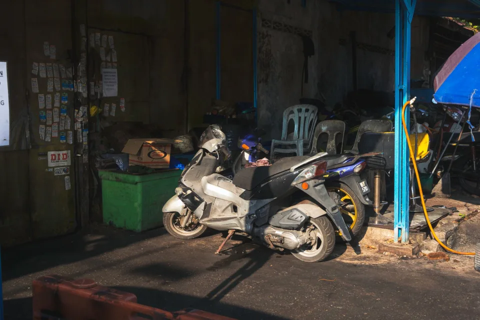 Thay dầu tại xưởng